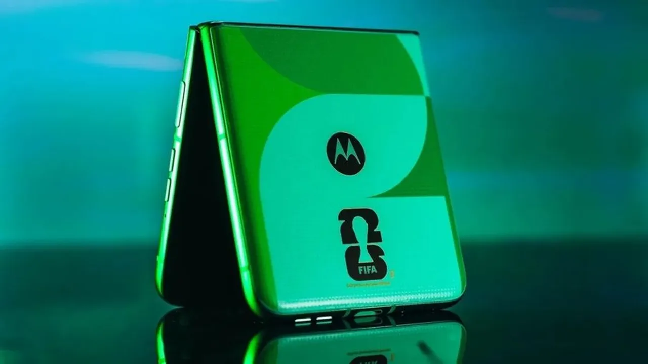 موتورولا تضع اللمسات الأخيرة على هاتف Razr القابل للطي وسط تطلعات كبيرة